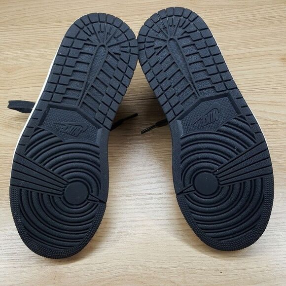 Nike Womens Sz 7 Air Jordan 1 Mid SE Gray Distressed Smoke Sneakers FJ3448-001 - Picture 6 of 8